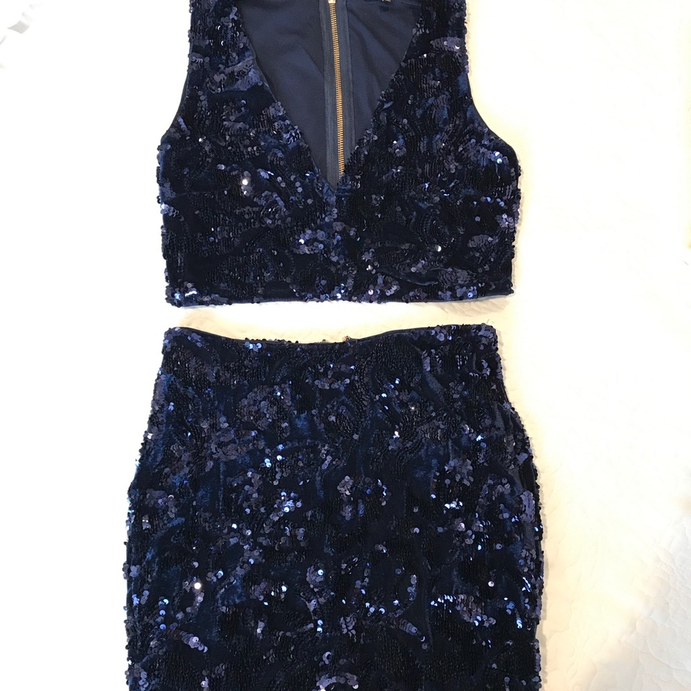 Two piece navy sequence set